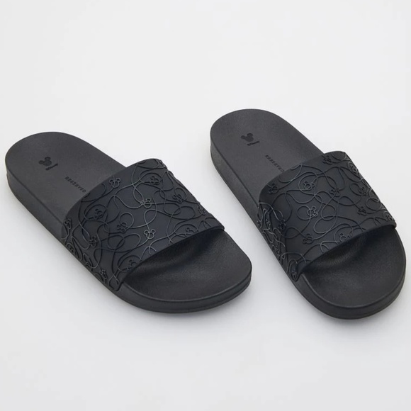 NWT Disney Mickey Mouse Slide Sandal Black Licensed - Picture 1 of 11